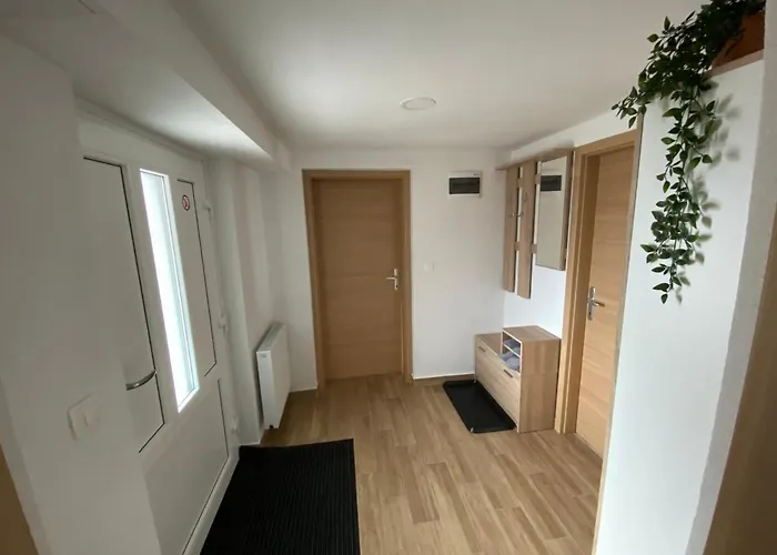 Apartma Vidovic アパート