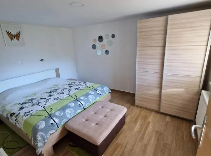 Apartma Vidovic アパート *